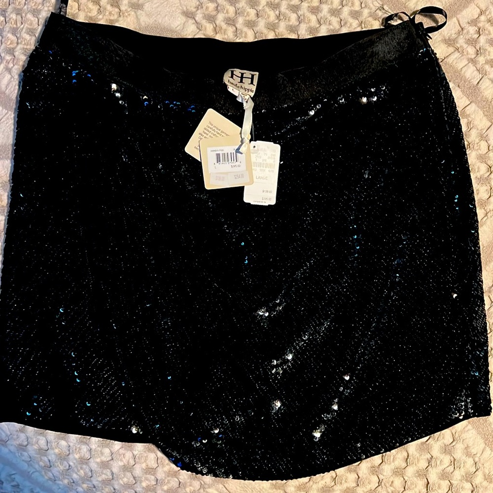 Open black sequined short skirt